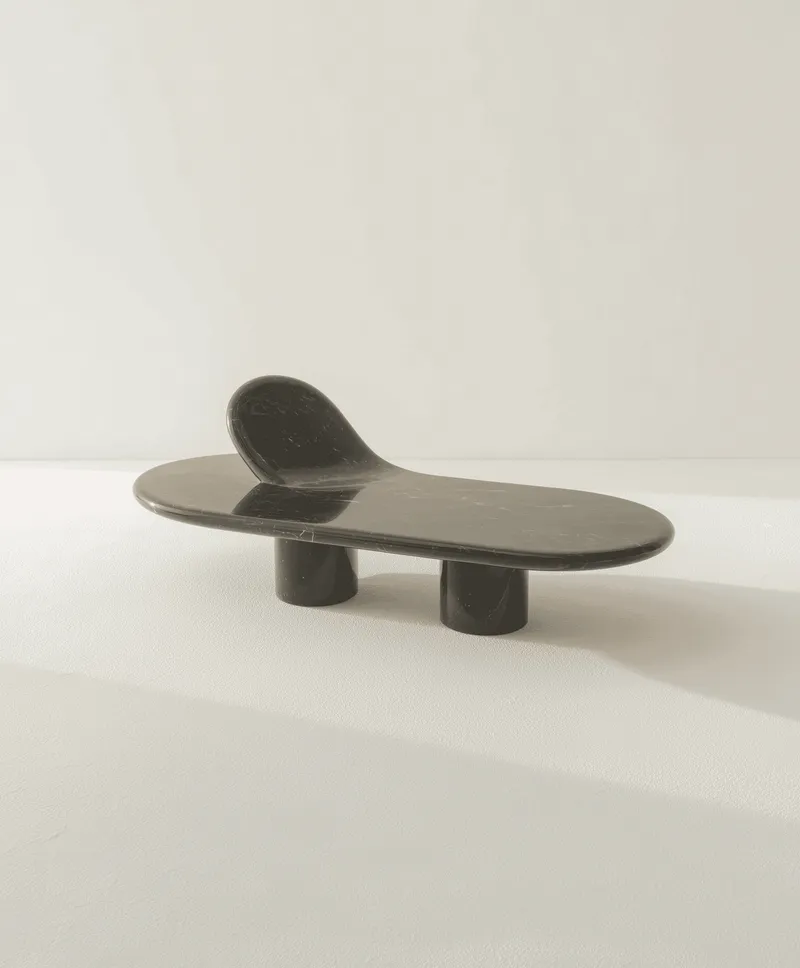 black chaiselongue