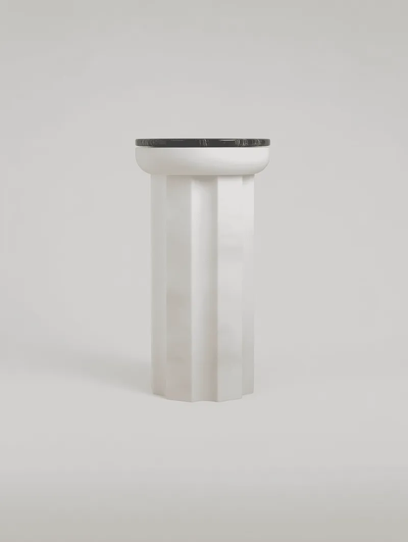 black colum3